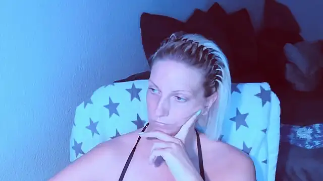 SexyJulia21 online show from July 2, 5:02 am