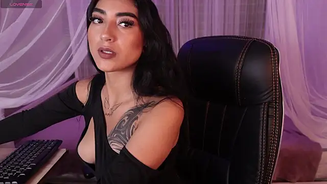 Emma and Issac online show from March 4, 9:10 pm