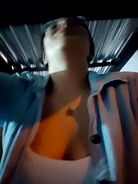 Lily-o online show from December 20, 2:37 am