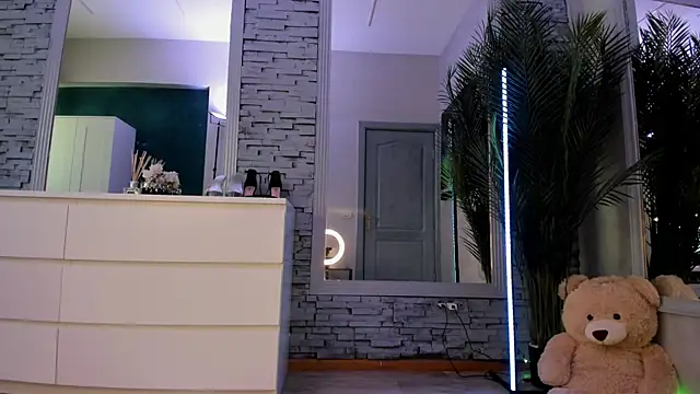Reina Cummings online show from July 10, 9:21 am