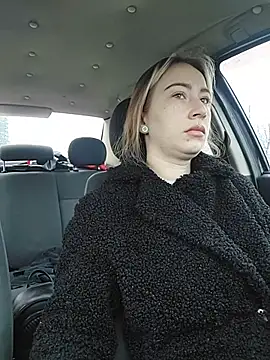 Reina Cummings online show from February 11, 6:15 am