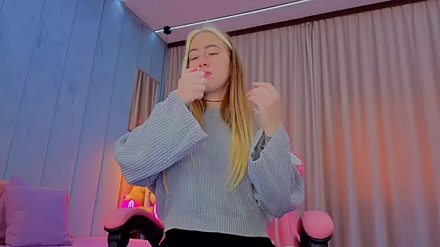 Reina Cummings online show from November 7, 7:25 am