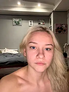 Snapshot of JennaOluretn chatting on October 19, 1:13 pm JennaOluretn online show from October 19, 1:13 pm