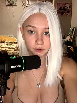 Snapshot of JennaOluretn chatting on October 7, 5:17 pm JennaOluretn online show from October 7, 5:17 pm