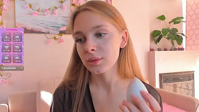 Snapshot of CindyGreen chatting on October 18, 6:27 am CindyGreen online show from October 18, 6:27 am