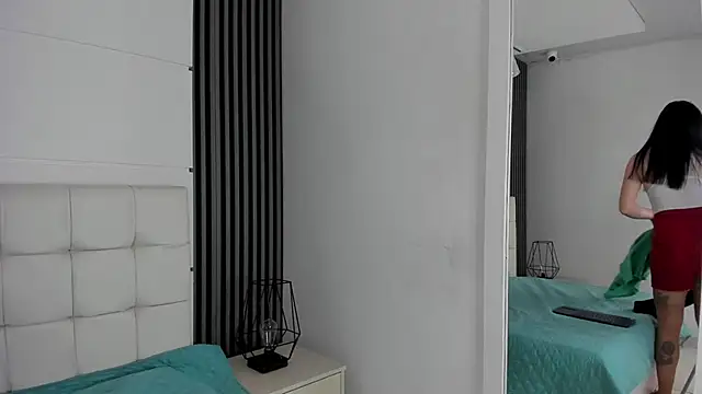 IsisNoir online show from November 18, 4:30 pm