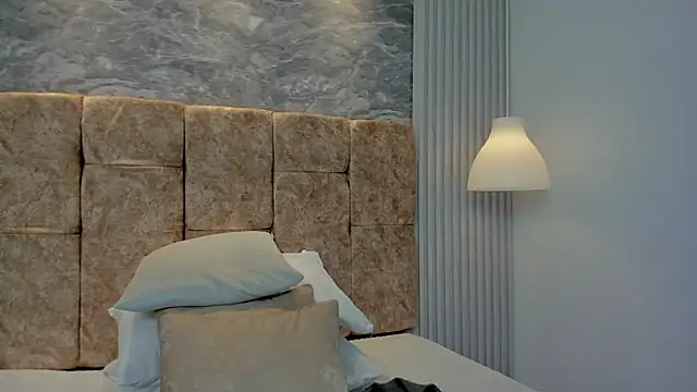 leilapons online show from September 23, 9:46 pm