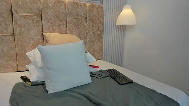 leilapons online show from September 24, 9:47 pm