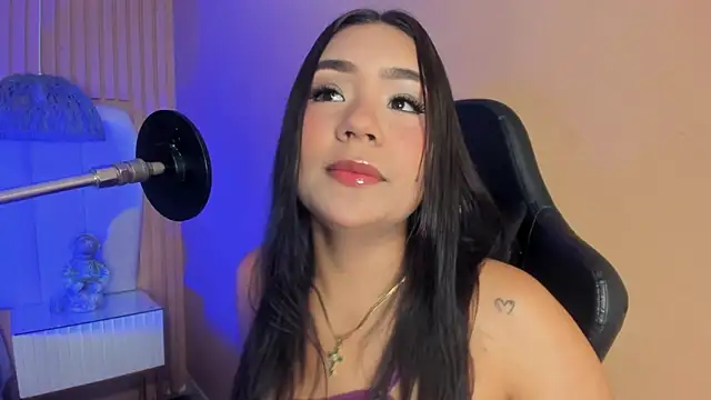 noa moon online show from August 4, 2:50 am