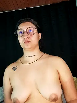 EVAH LEE  online show from July 28, 3:37 am