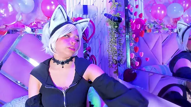 Akane Hikari  online show from February 5, 7:00 am