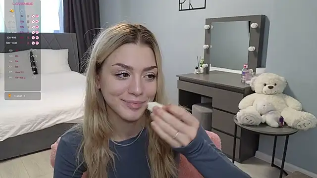 Snapshot of DariFlexy chatting on October 23, 9:48 am DariFlexy online show from October 23, 9:48 am