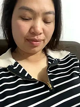 Snapshot of Nhung584 chatting on October 7, 10:41 am Nhung584 online show from October 7, 10:41 am