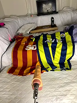 Ozge-SluttyScream69 online show from December 1, 11:40 pm