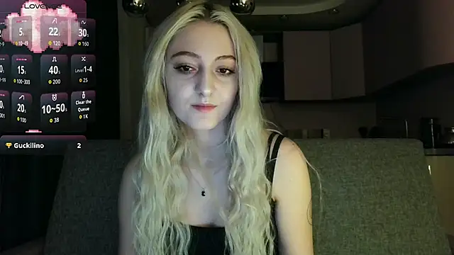 white liillyy online show from October 18, 6:53 pm