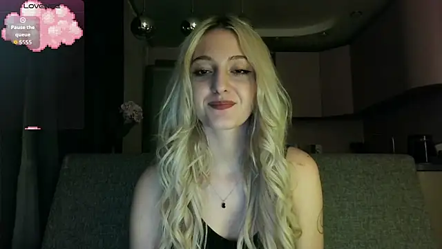 white liillyy online show from September 8, 8:19 pm