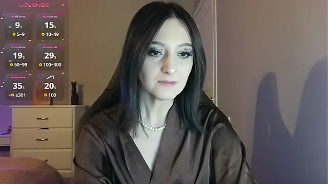 white liillyy online show from April 29, 9:20 pm