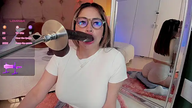Karol Pagee online show from June 13, 5:05 am