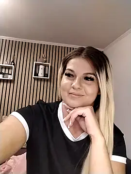 Mayaaaaaa  online show from November 3, 8:35 pm