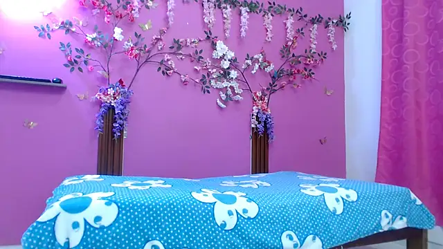 skinnybarbie022 online show from April 30, 12:27 am