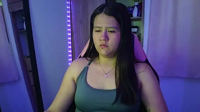 Oliviawatson1 online show from June 14, 11:54 am