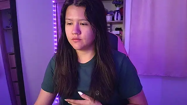 Oliviawatson1 online show from July 2, 12:11 pm