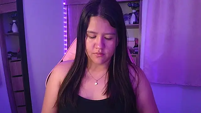 Oliviawatson1 online show from May 1, 11:57 am