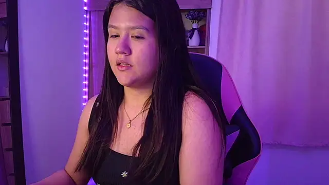 Oliviawatson1 online show from August 2, 12:08 pm
