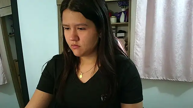 Oliviawatson1 online show from June 11, 12:02 pm