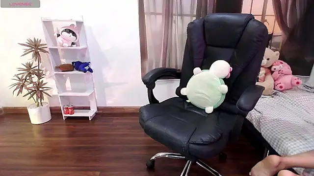 Suzie Wet Cave online show from September 11, 3:01 pm