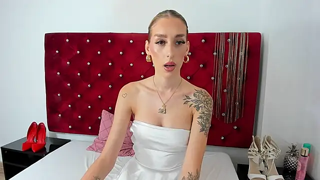 PleasureJasmine online show from August 4, 9:59 am