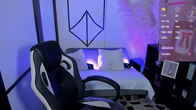 NahomiRichards  online show from March 15, 5:42 am