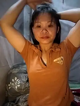 LinhNa999 online show from May 4, 12:42 pm