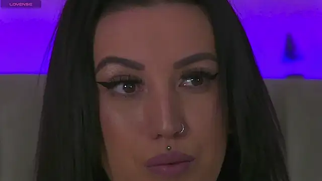 EnyaHazell online show from December 19, 6:55 pm