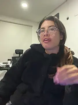 Isabela Colins online show from September 15, 11:40 am