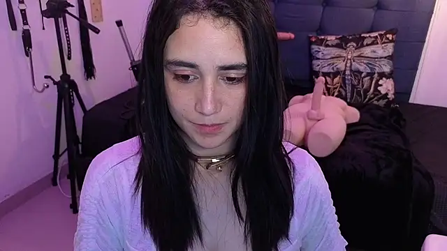 Snapshot of elowen_halley1 chatting on September 23, 8:18 pm elowen halley1 online show from September 23, 8:18 pm
