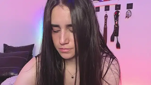 elowen halley1 online show from January 31, 9:46 pm