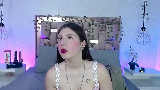 ScarlettRox online show from September 17, 11:30 am