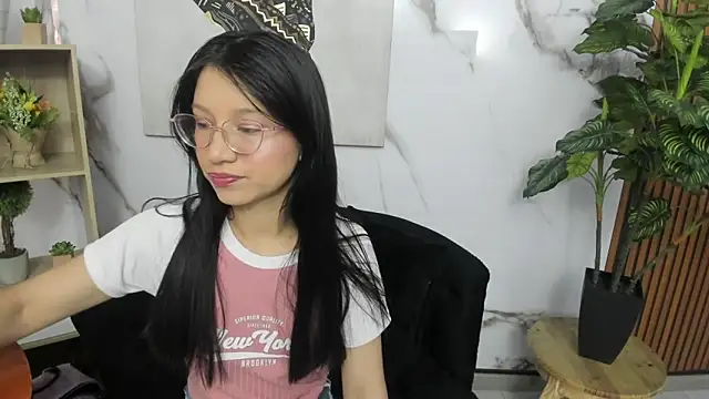 Snapshot of Sophie_Calloway chatting on October 8, 2:43 pm Sophie Calloway online show from October 8, 2:43 pm