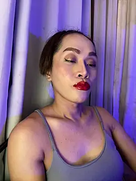 RomanticPearlTS online show from April 27, 1:52 pm