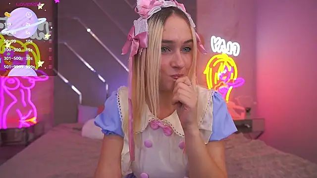 LilElfie online show from September 28, 2:11 pm