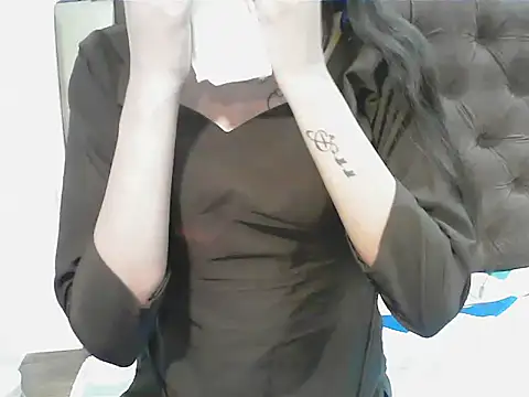 Snapshot of elize__ chatting on September 18, 8:57 am elize   online show from September 18, 8:57 am