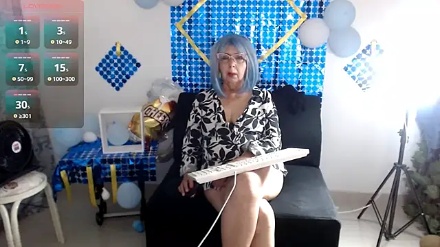 Snapshot of ruth_blue21 chatting on October 1, 12:21 pm ruth blue21 online show from October 1, 12:21 pm