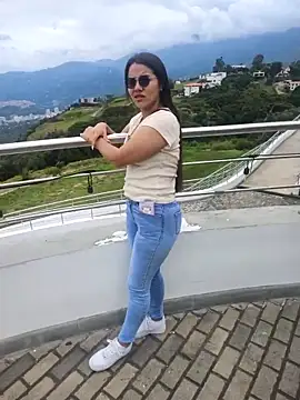 Dilan and Mia online show from October 8, 3:27 pm