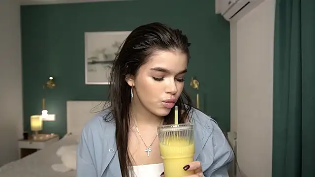 HollisHearl online show from September 19, 7:18 am