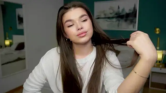 HollisHearl online show from October 8, 7:24 am