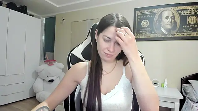 EmiLovsi online show from October 9, 8:13 pm