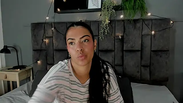 RiriiBrunette   online show from November 1, 8:02 pm