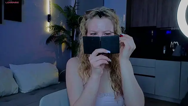 emilyshepar d online show from June 16, 2:23 am