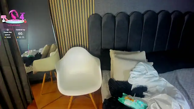 Snapshot of Gina_77 chatting on October 15, 12:19 pm Gina 77 online show from October 15, 12:19 pm